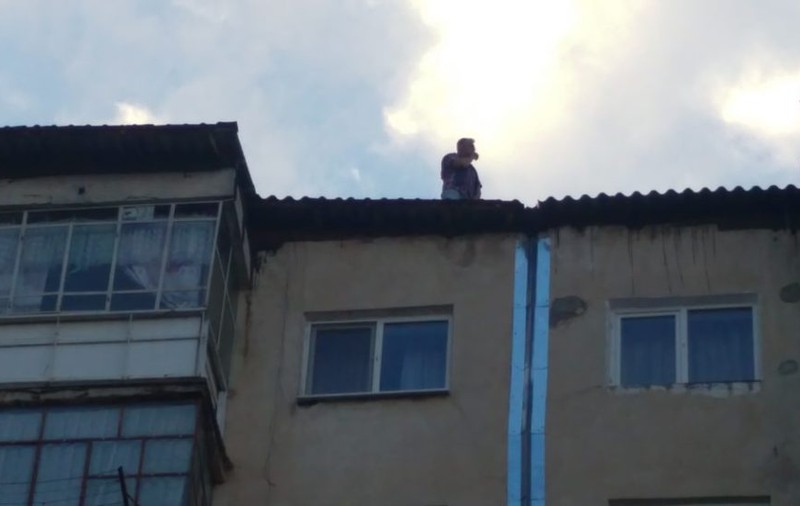 UPDATE | Un bărbat s-a aruncat de pe un bloc de 10 etaje, la Târgoviște