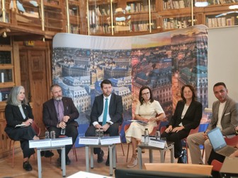 Deficitul de cadre didactice cu care se confruntă sistemul de învățământ din România, un fenomen dezbătut de profesori, specialiști în Educație și politicieni în cadrul evenimentului de lansare a publicației OCDE „Education at a Glance 2026”. Foto: Laura Macavei