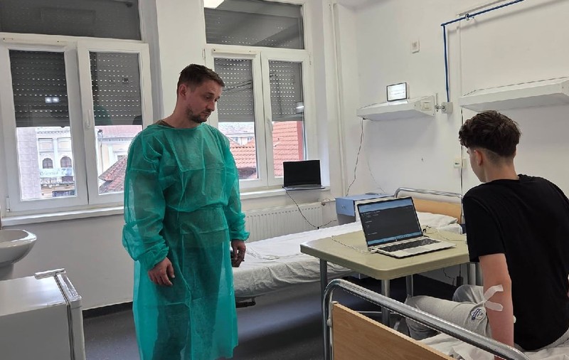 Darius, un elev de 14 ani, din Gorj, a participat la Olimpiada Națională de Informatică din salonul de spital