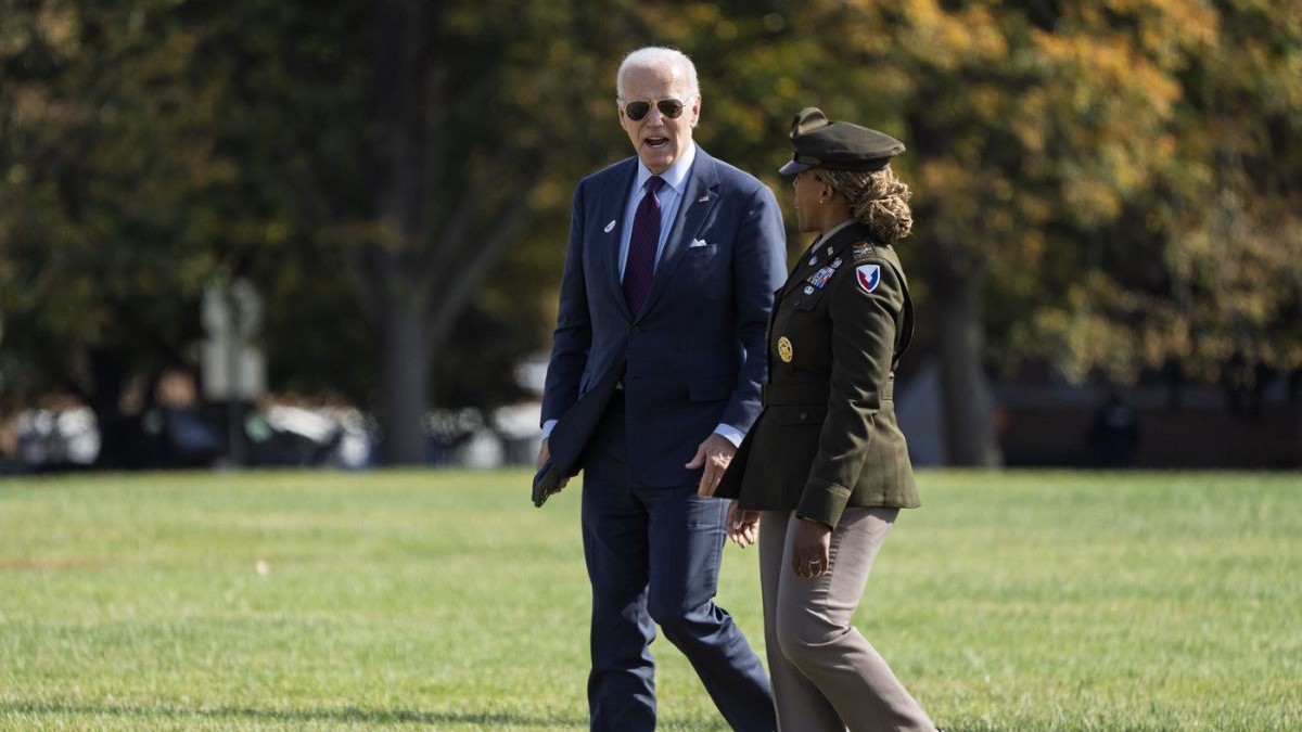 Joe Biden a votat anticipat, fiind însoțit de oamenii de securitate