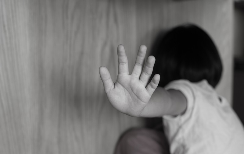 „Primii care ar trebui educați în astfel de situații sunt adulții”. Reprezentanta Salvați Copiii România arată cum sunt afectați minorii când nu sunt crezuți, iar faptele sunt băgate sub preș