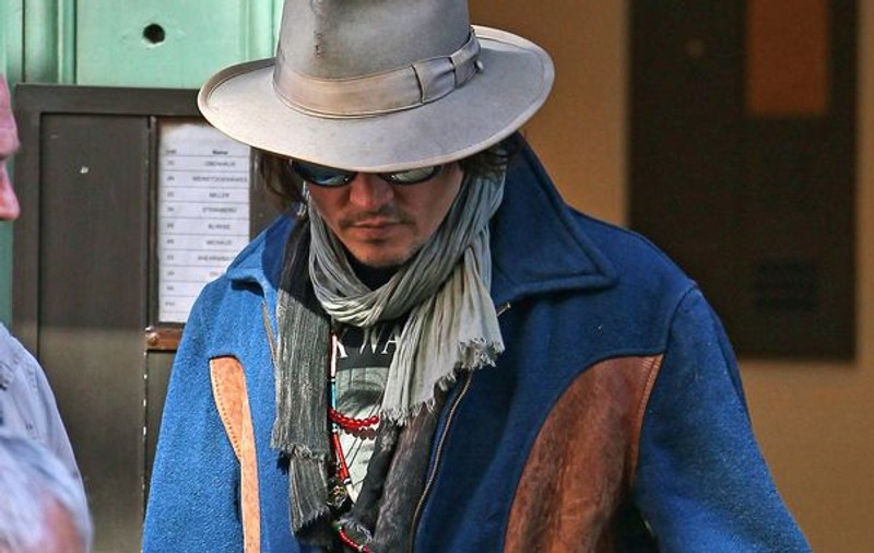 Johnny Depp n-are bani să-şi ia o pălărie nouă?! | FOTO