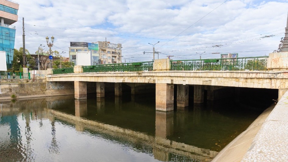 Podul Operei din Capitală peste râul Dâmbovița