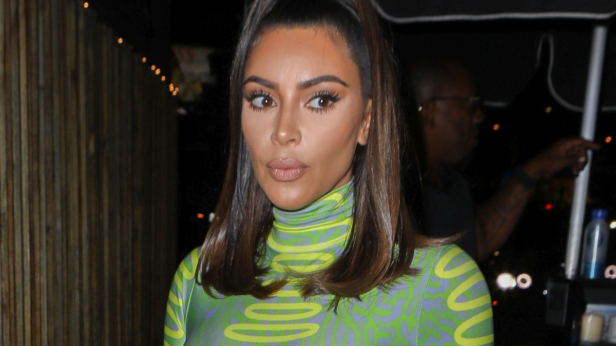 Kim Kardashian apare cu șase degete la un picior într-o fotografie