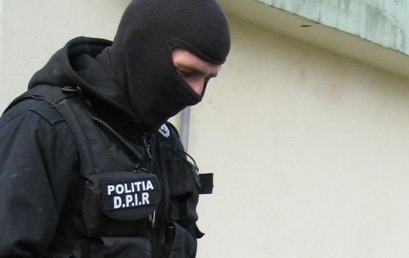 Percheziţii în Ploieşti şi Valea Călugărească la persoane bănuite de furturi din locuinţe