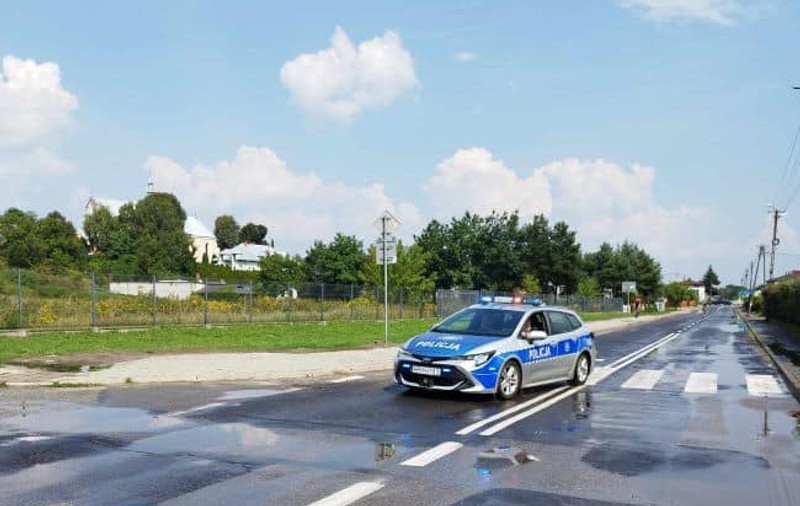 Un bărbat a furat mașina polițiștilor polonezi, în timp ce aceștia controlau un șofer, la un filtru