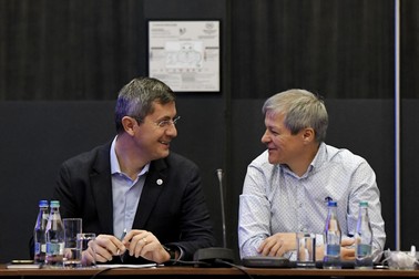 Barna-Cioloș, tandemul care conduce USR-PLUS spre fuziune. Foto: Hepta