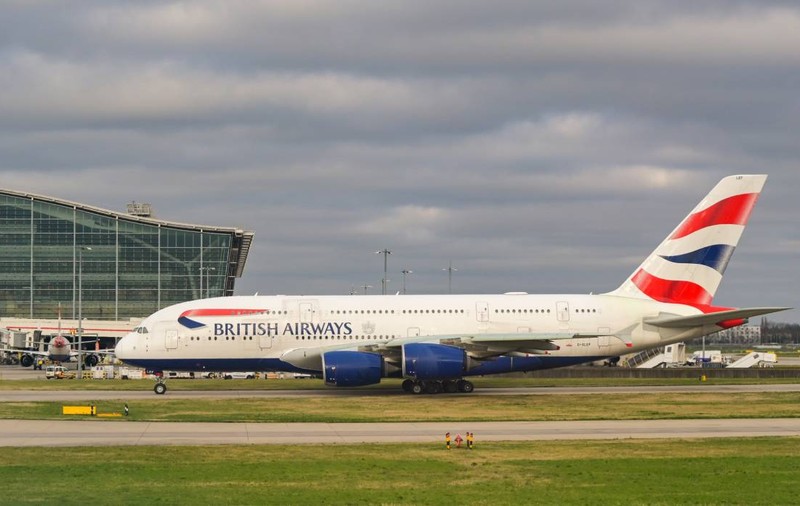 Un avion British Airways a luat foc pe un aeroport din Londra după ce copilotul „a confundat stânga cu dreapta”