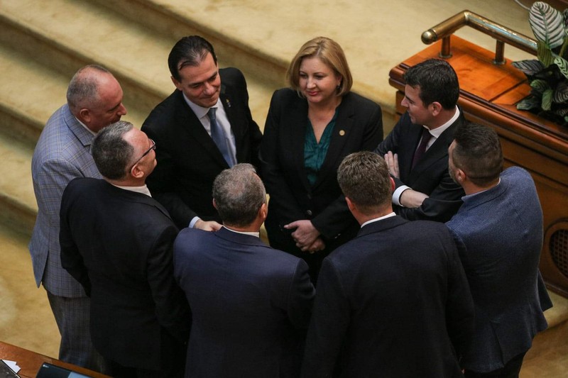 Negocieri în Parlamentul până în ultimul moment