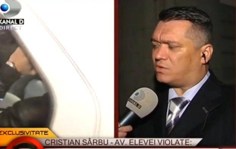 Avocatul elevei de la Jean Monnet, despre profesor: "A fost forţată şi a vrut să strige. El i-a pus mâna la gură şi a tras-o de păr"