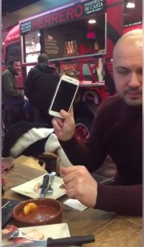 Lui Mihai Mitoșeru i s-a furat telefonul în timp ce mânca la Madrid