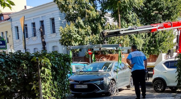 Consiliul General al Municipiului Bucureşti a adoptat miercuri un nou regulament privind ridicarea maşinilor parcate neregulamentar