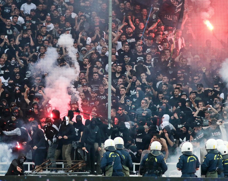 Finala Cupei Greciei, PAOK Salonic - AEK Atena 2-0. Primul trofeu pentru Răzvan Lucescu în Grecia. Mașini incendiate și focuri de armă! | FOTO&VIDEO