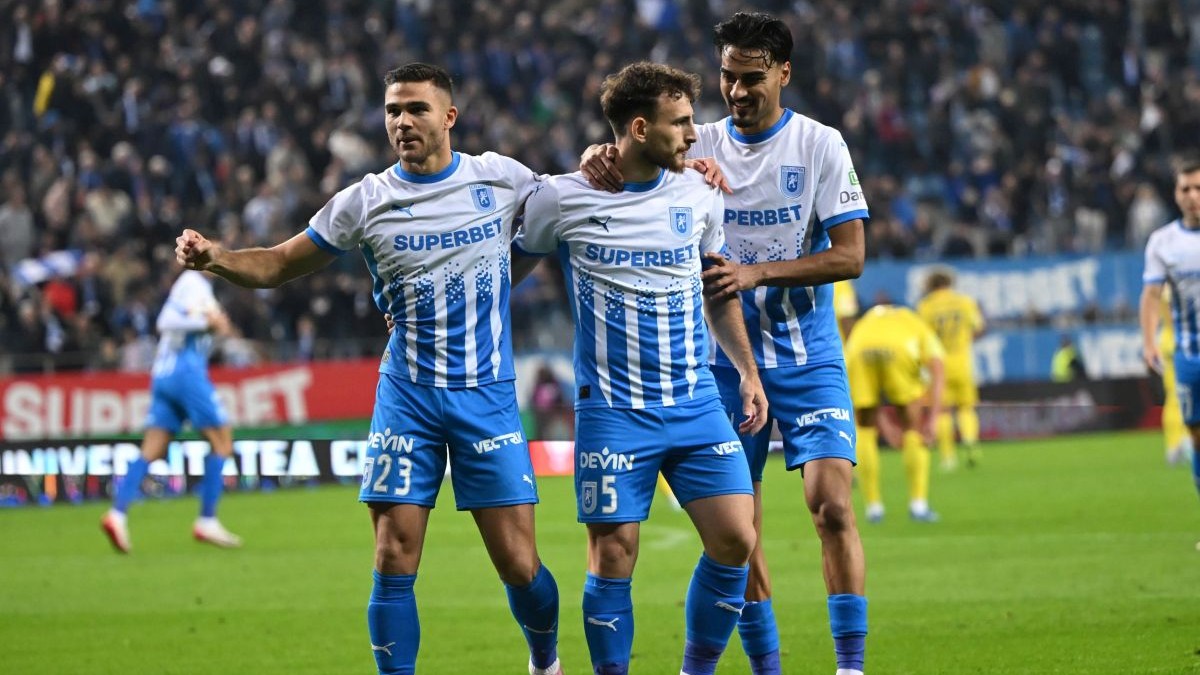 Bucurie a fotbalistilor craioveni Samuel Teles Pereira Nunes Da Silva, Anzor Mekvabishvili si Stefan Baiaram dupa un gol marcat in meciul dintre Universitatea Craiova si Unirea Slobozia, contand pentru Superliga Superbet, desfasurat pe Stadionul Ion Oblemenco din Craiova, sambata 18 octombrie 2025. © FOTO:Razvan Pasarica/SPORT PICTURES