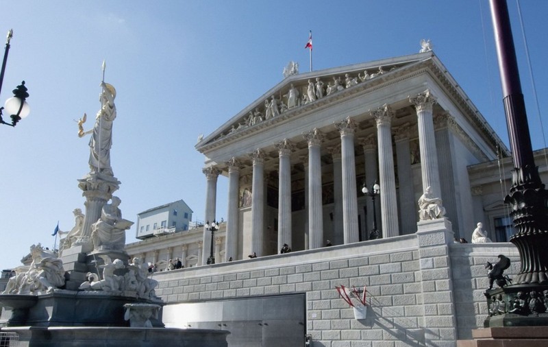 Austria nu poate reduce alocațiile pentru copiii imigranților, a stabilit CJUE