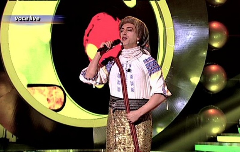Sofia Vicoveanca are concurenţă serioasă! Vezi cât de bine este imitată cântăreaţa de o vedetă de la noi ! FOTO