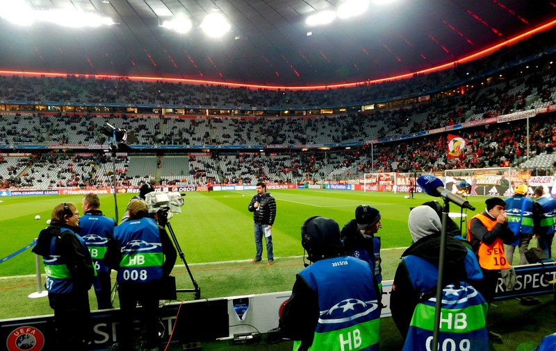 Cine este ziaristul în camera căruia a avut loc beția de la Dinamo