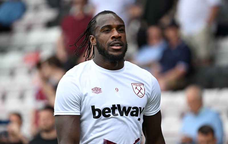 Lungul drum spre legendă. Respins, a vrut să renunțe la fotbal! A debutat în Premier League târziu. Răspuns la rasism: „Nu sunt aici să mă bat, sunt aici să iubesc”