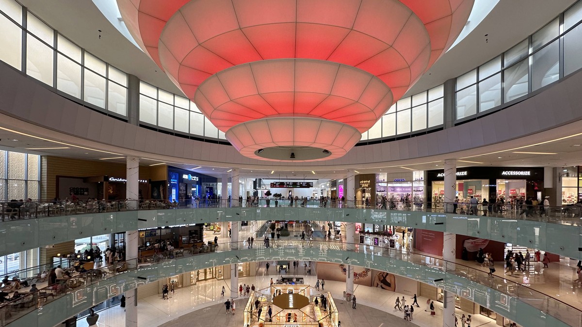 Dubai Mall, cel mai mare centru comercial din Emiratele Arabe Unite.