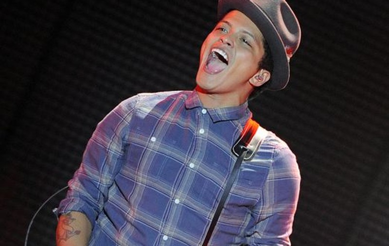 Bruno Mars, al 10-lea bărbat din istorie care apare pe coperta Playboy