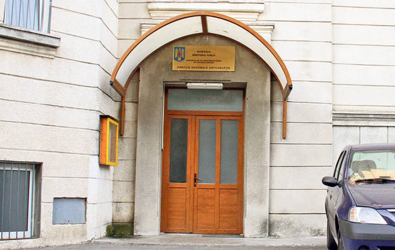 Situație umilitoare pentru șeful spitalului județean Ploiești! Polițiștii l-au prins în flagrant