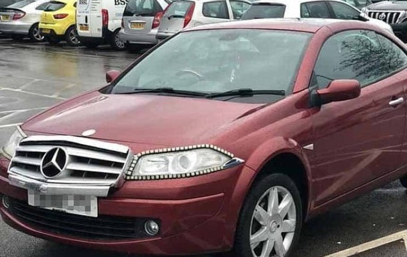 Cum a încercat un șofer britanic să își transforme mașina, un Renault Megane, într-un Mercedes (FOTO)