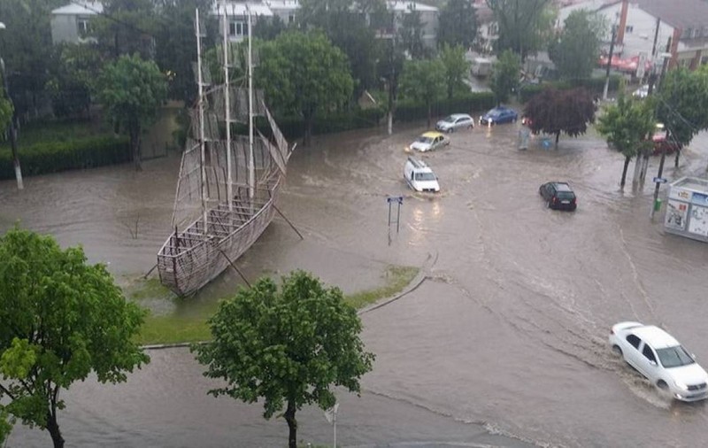 Dezastru în sudul județului Constanța! Ploile torențiale au «înecat» Mangalia