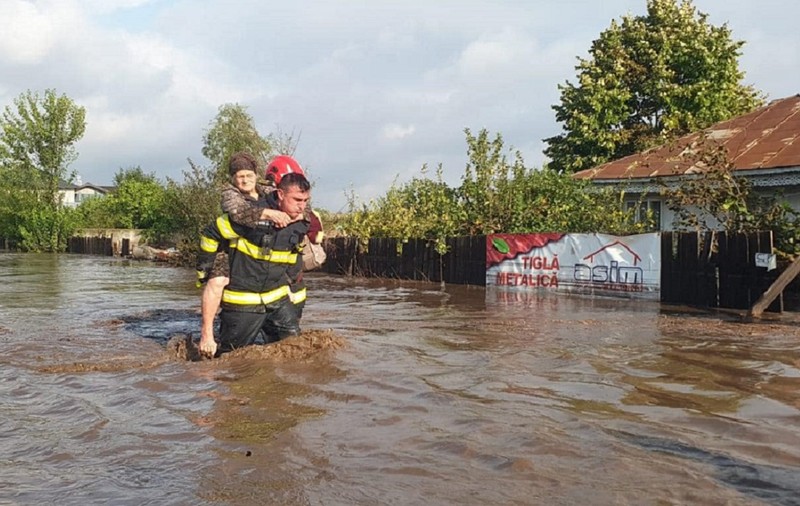 Raed Arafat a explicat ce trebuie să conțină „bagajul de urgență” în cazul unei evacuări la viitură: „Nu vorbim de valize, în niciun caz”