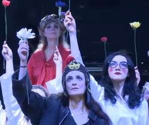 Gabriela Porumbacu, în spectacolul „Coriolanus”, în regia Alexandru Darie, la Teatrul Bulandra