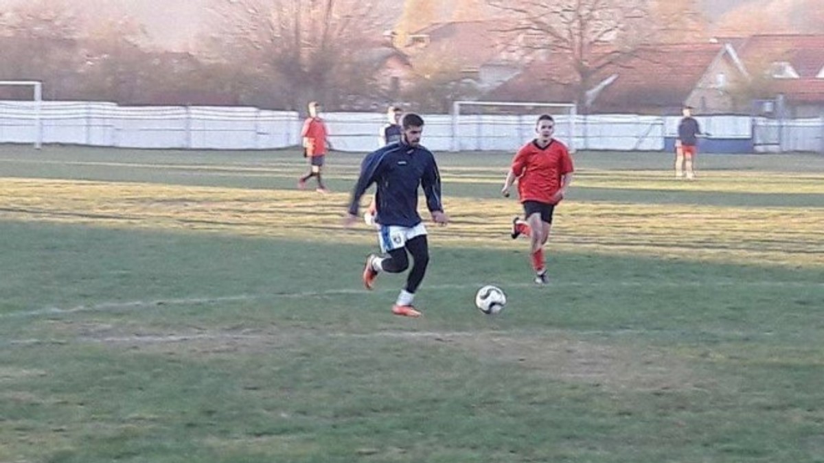 Doi fotbaliști de la Inter Petrila au moșit un nou-născut
