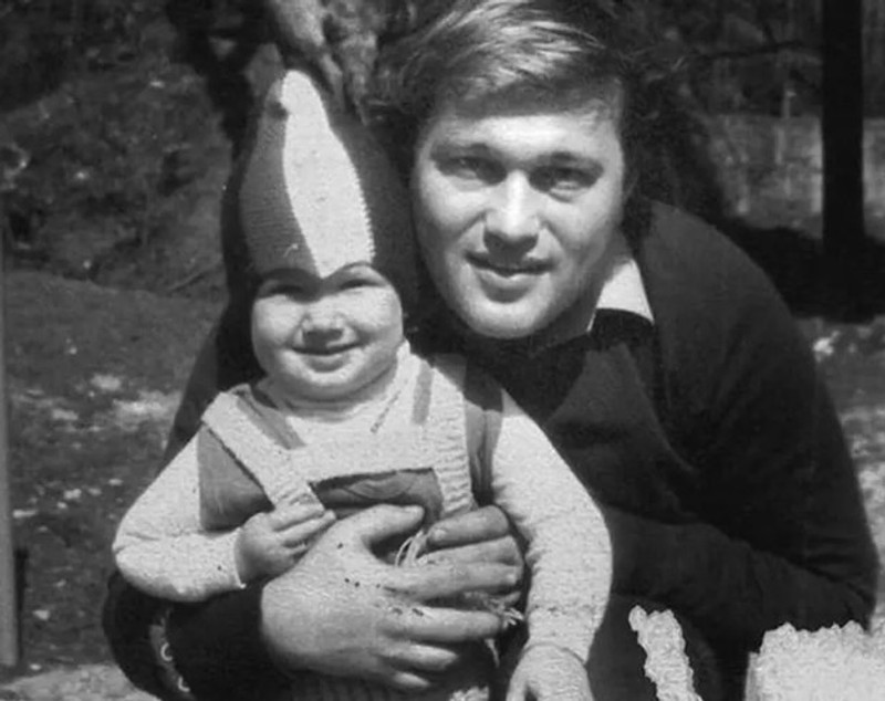 Mihai Bendeac, mesaj emoționant pentru tatăl său: „Îți mulțumesc că ai dus copilul ăsta în palme”. Imagini rare din copilăria actorului