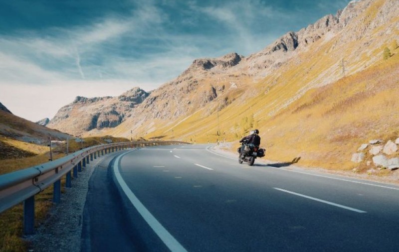 Cum pregătești motocicleta pentru drumuri lungi: ulei, lanț și verificări esențiale