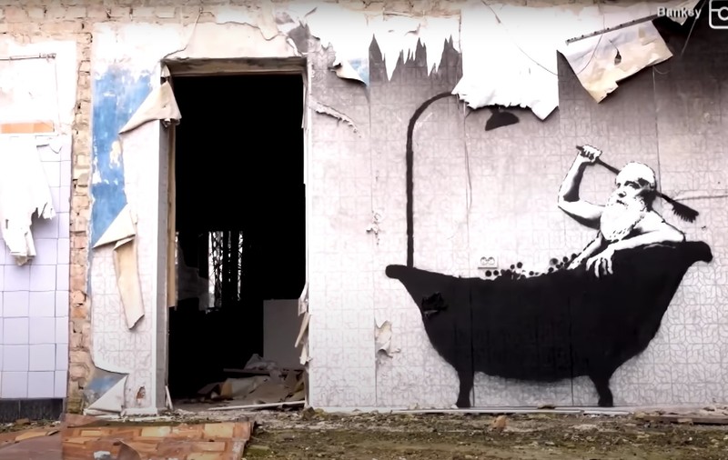 Ce reprezintă un graffiti al lui Bansky pentru locuitorii unui sat ucrainean: „Spălarea întregii mizerii. Mizeria Federației Ruse...”