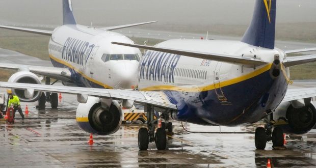 Avioane ale companiei Ryanair, la sol