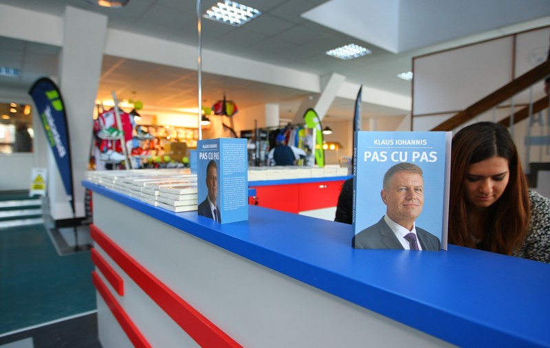 Președintele Klaus Iohannis face bani din vizita la Galați. ^Ce poți să cumperi la intrare