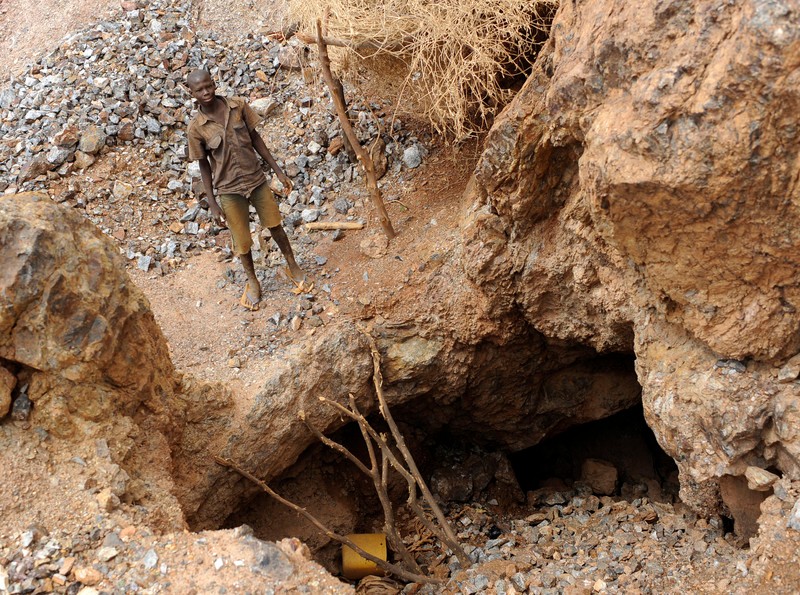 Intrarea într-o mină ilegală de aur din Burkina Faso | Foto: EPA