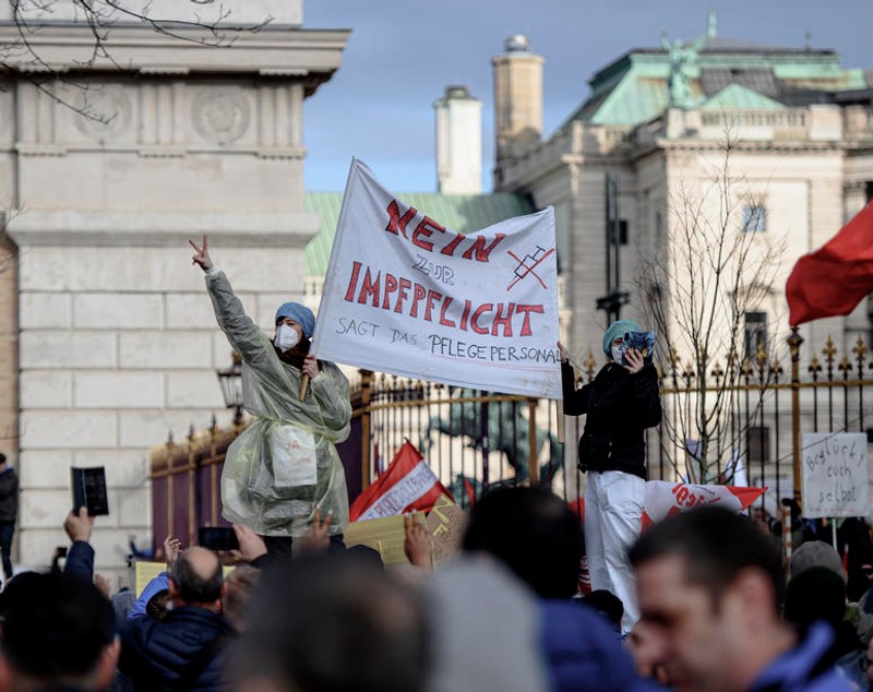 Proteste de amploare la Viena, împotriva carantinei și vaccinării obligatorii