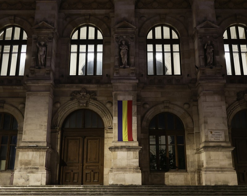 Am verificat cum economisesc energie instituțiile publice. Doar trei au stins luminile pe timpul nopții