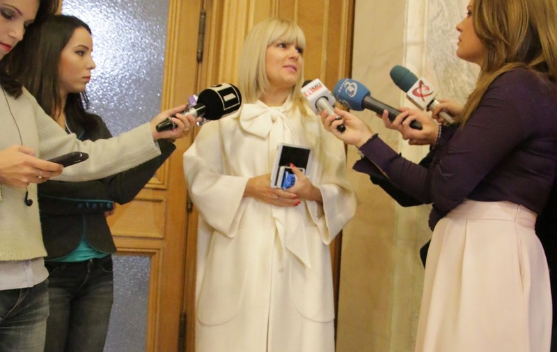Elena Udrea se ia la ceartă cu fosta soție a lui Condrea