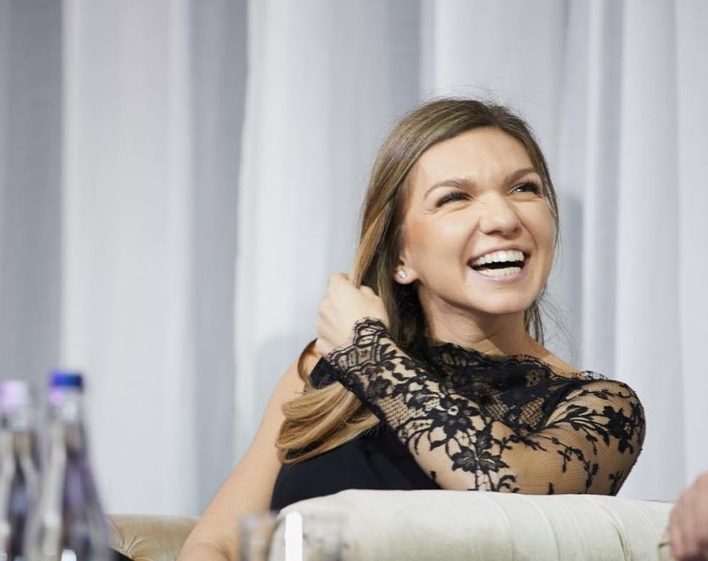 FOTO| Simona Halep a făcut senzație la aniversarea clubului lui Țiriac. A purtat o rochie superbă