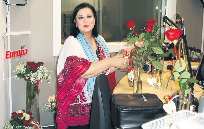Două dintr-o lovitură pentru Monica Anghel: s-a măritat şi apoi a născut