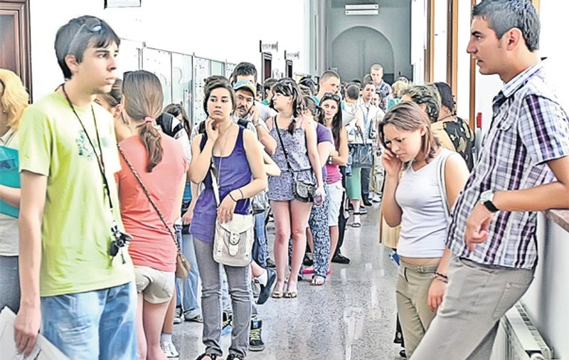Competiţie dură la Universitatea Bucureşti: 70 de candidaţi pe un loc la Limbi Străine!