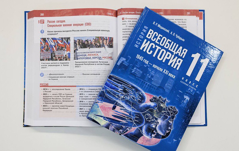Rușii au pus pe piață manuale de istorie care laudă invazia din Ucraina