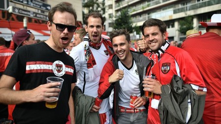 Austria's fans gather near the Parc des Princes stadium in Paris on June 18, 2016 ahead of the Euro 2016 group F football match between Portugal and Austria. AFP PHOTO / PHILIPPE LOPEZ / AFP / PHILIPPE LOPEZ (Photo credit should read PHILIPPE LOPEZ/AFP/Getty Images)