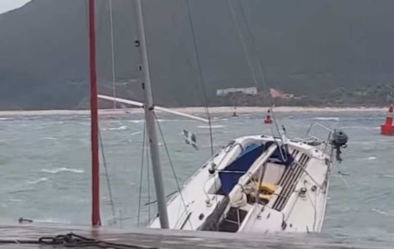Școli închise în Grecia din cauza vremii severe. Avertizare MAE pentru români