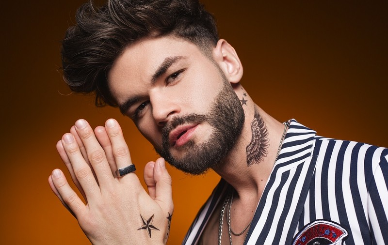 Edward Sanda știe „Ce le place fetelor”. Ce surpriză le face fanilor viitorul soț al Cleopatrei Stratan