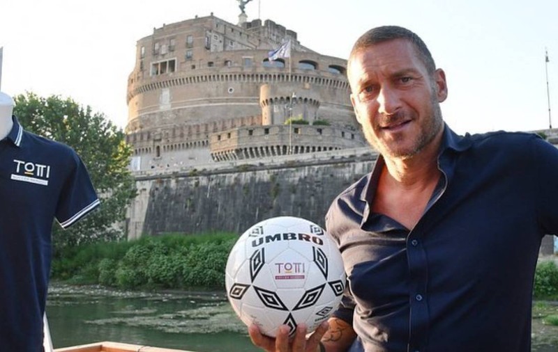 A fost concediată și patronul nu i-a plătit 130.000 de euro salarii restante. Secretara unei școli de fotbal din Italia e indignată: „M-am simțit anulată”