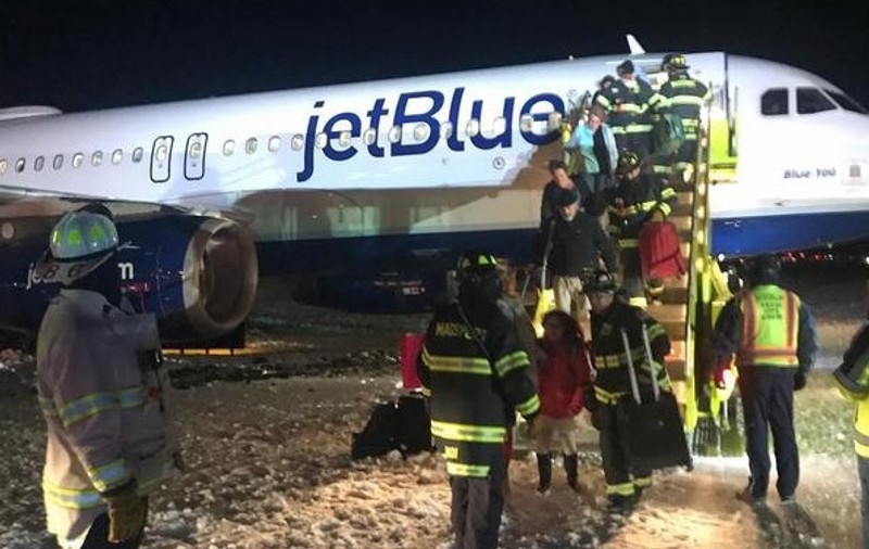 Incident aviatic în Boston: Un avion a ieșit de pe pistă