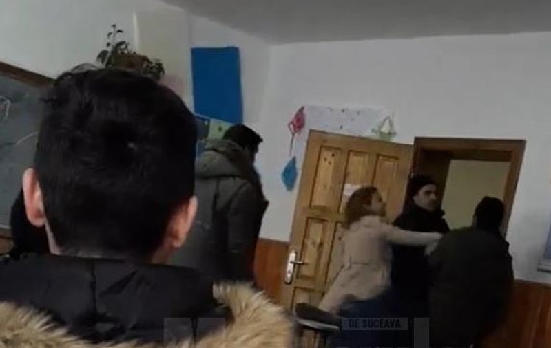 Elev bătut de o profesoară într-un liceu din Dolhasca, județul Suceava. „ Nu-ţi convine, du-te la altă şcoală” / VIDEO
