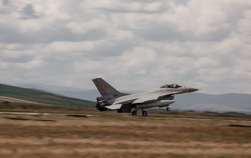 MApN reclamă un „fals grosolan” cu privire la antrenamentul piloților ucraineni în România pe avioane F-16